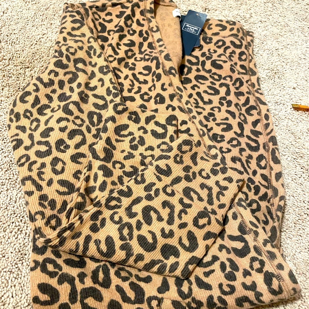 Abercrombie Long Cardigan - Picture 2 of 7